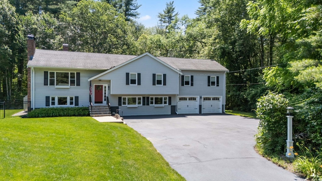 16 Day St, Norfolk, Massachusetts, 6 Bedrooms Bedrooms, 8 Rooms Rooms,3 BathroomsBathrooms,Residential,For Sale,Day St,73514326