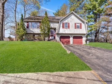21 Liberty Ln, Norwood, Massachusetts, 3 Bedrooms Bedrooms, 8 Rooms Rooms,2.5 BathroomsBathrooms,Residential,For Sale,Liberty Ln,73537313