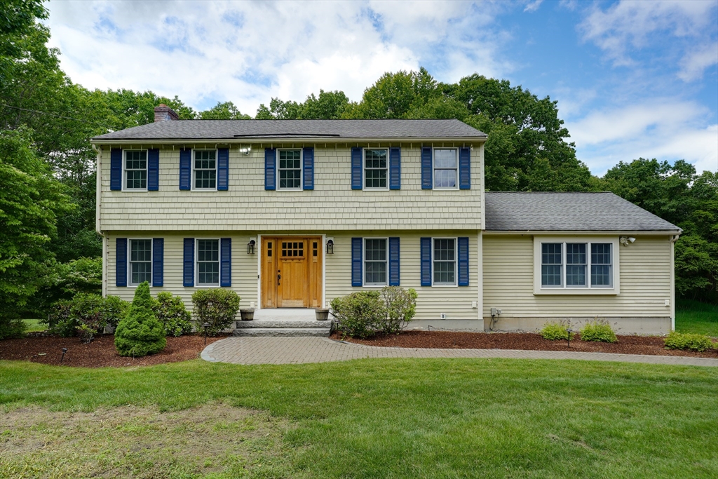 10 Virginia Rd, Tyngsborough, Massachusetts, 4 Bedrooms Bedrooms, 8 Rooms Rooms,2 BathroomsBathrooms,Residential,For Sale,Virginia Rd,73529700