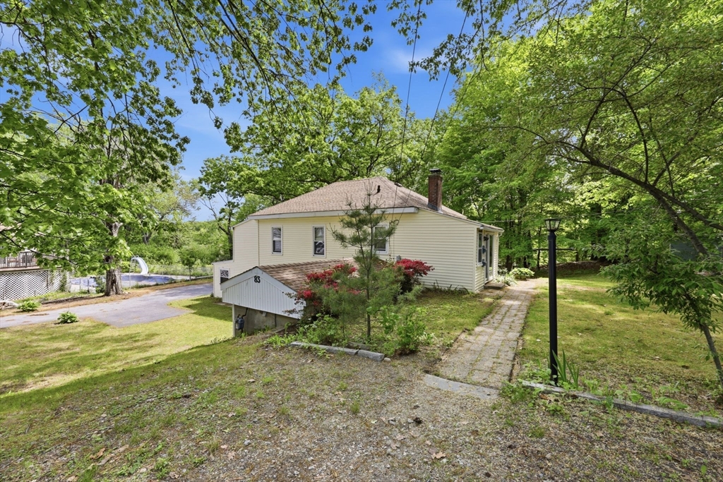 83 Shore Drive, Auburn, Massachusetts, 3 Bedrooms Bedrooms, 10 Rooms Rooms,2 BathroomsBathrooms,Residential,For Sale,Shore Drive,73523668