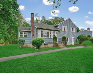 31 Cold Spring Rd., Holliston, Massachusetts, 4 Bedrooms Bedrooms, 8 Rooms Rooms,2 BathroomsBathrooms,Residential,For Sale,Cold Spring Rd.,73530169