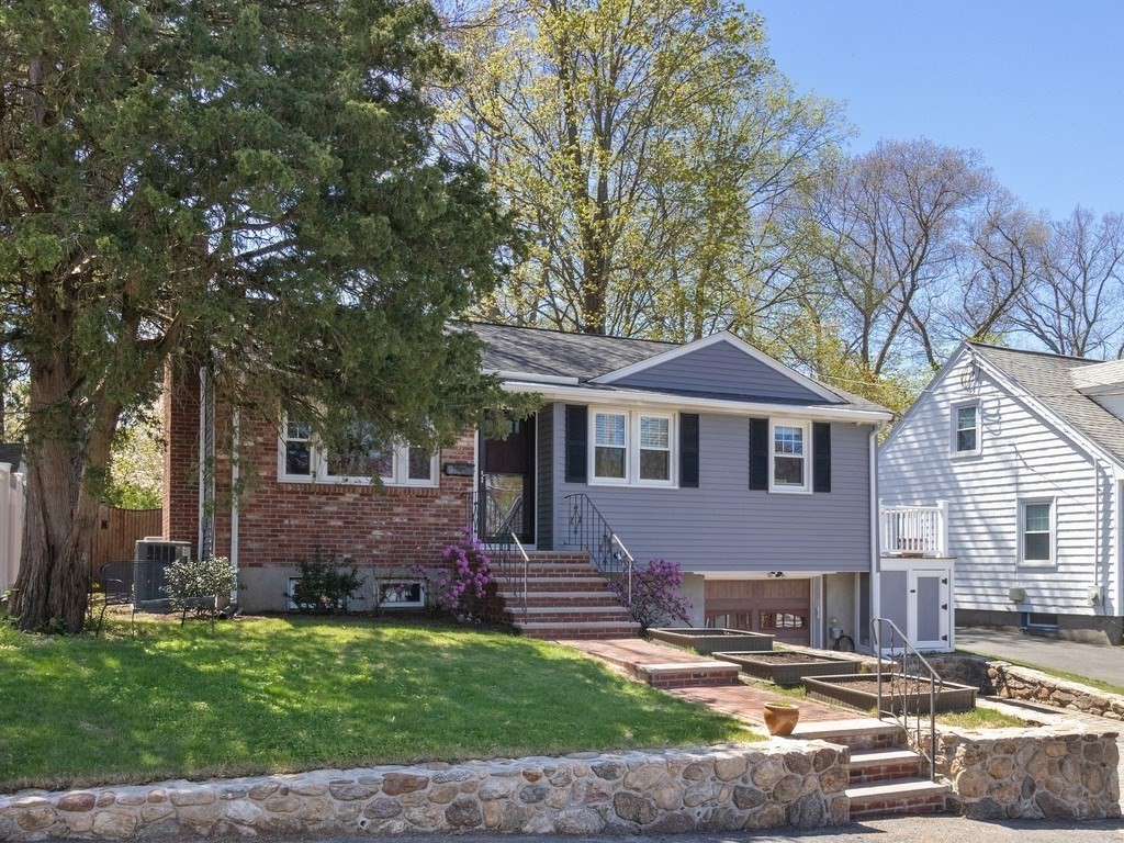 42 Virginia Road, Waltham, Massachusetts, 3 Bedrooms Bedrooms, 6 Rooms Rooms,2 BathroomsBathrooms,Residential,For Sale,Virginia Road,73517487