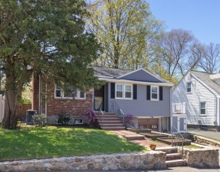 42 Virginia Road, Waltham, Massachusetts, 3 Bedrooms Bedrooms, 6 Rooms Rooms,2 BathroomsBathrooms,Residential,For Sale,Virginia Road,73517487