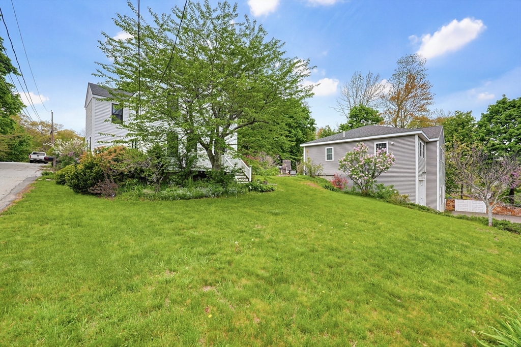 211 Mendon St, Hopedale, Massachusetts, 4 Bedrooms Bedrooms, 10 Rooms Rooms,2.5 BathroomsBathrooms,Residential Income,For Sale,Mendon St,73518989