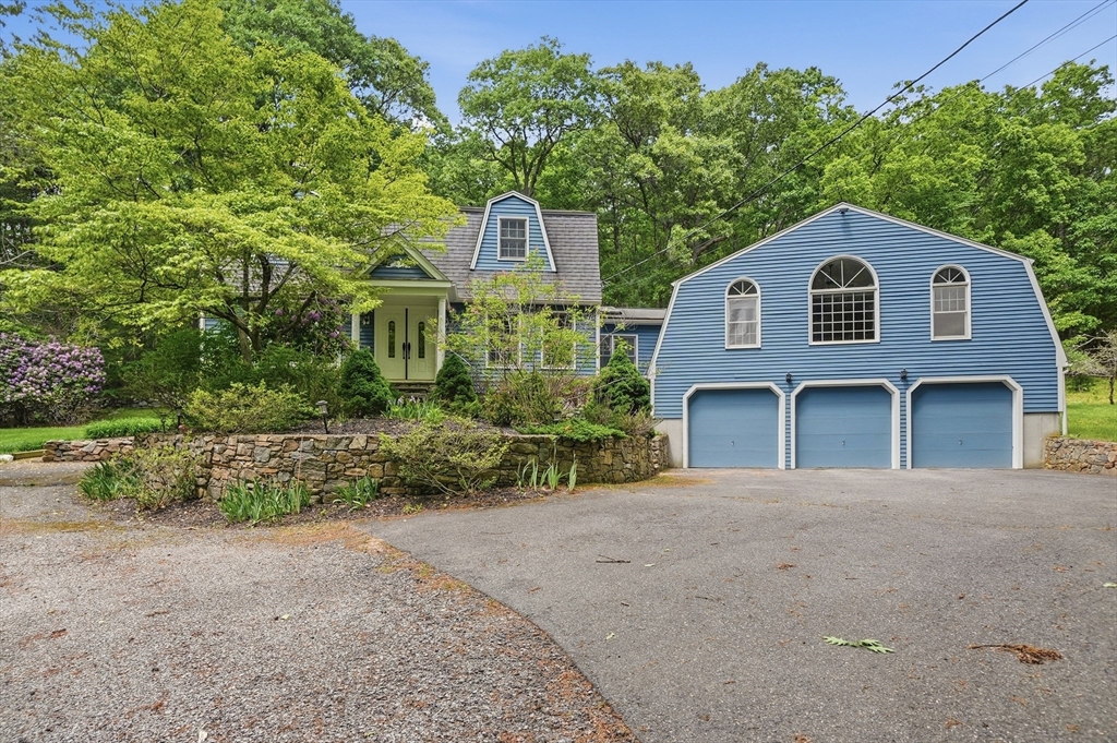 74 High Street, Upton, Massachusetts, 3 Bedrooms Bedrooms, 7 Rooms Rooms,2 BathroomsBathrooms,Residential,For Sale,High Street,73528914
