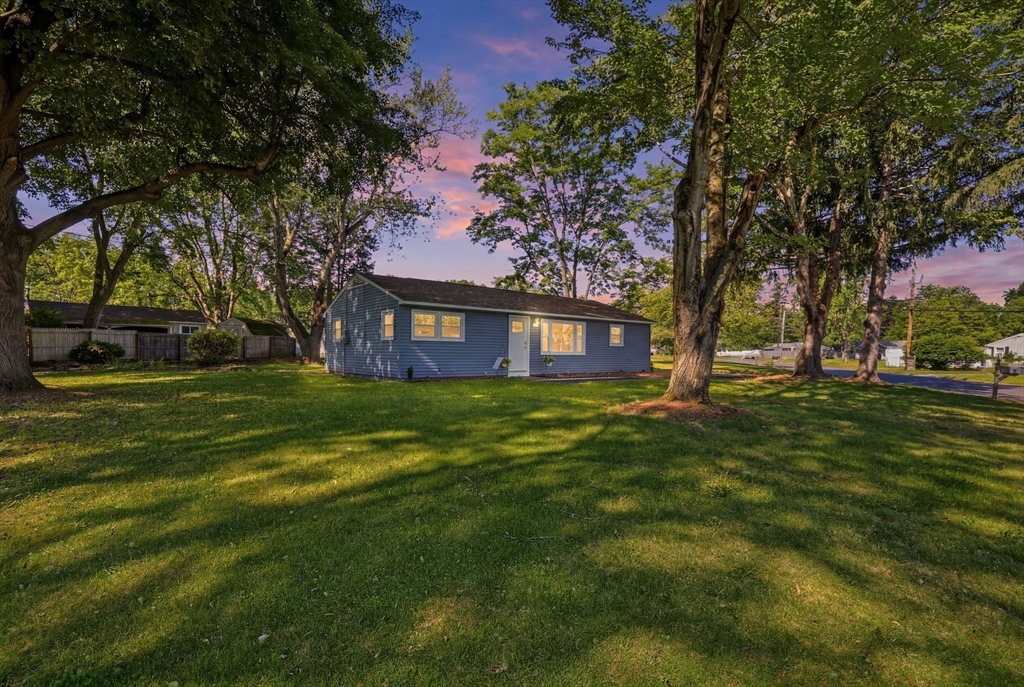 43 Sunridge Dr, Springfield, Massachusetts, 3 Bedrooms Bedrooms, 5 Rooms Rooms,1 BathroomBathrooms,Residential,For Sale,Sunridge Dr,73528749
