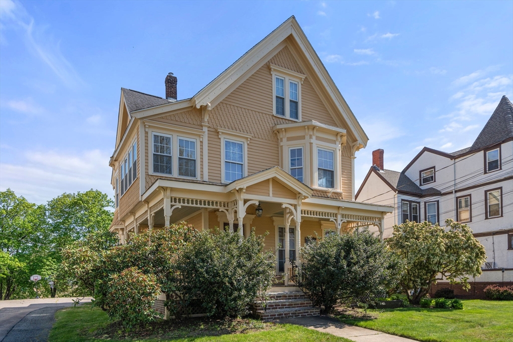 55 Dean Ave, Franklin, Massachusetts, 7 Bedrooms Bedrooms, 15 Rooms Rooms,3 BathroomsBathrooms,Residential Income,For Sale,Dean Ave,73516034