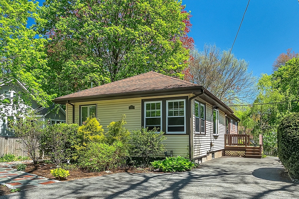 72 Marked Tree Rd, Needham, Massachusetts, 3 Bedrooms Bedrooms, 8 Rooms Rooms,2 BathroomsBathrooms,Residential,For Sale,Marked Tree Rd,73517452