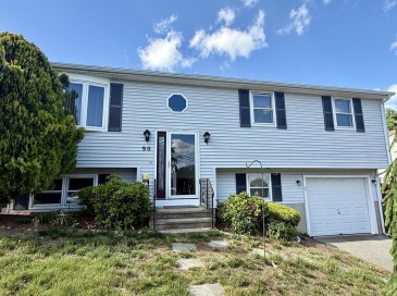 90 Augustus St, Fall River, Massachusetts, 3 Bedrooms Bedrooms, 5 Rooms Rooms,1 BathroomBathrooms,Residential,For Sale,Augustus St,73528117