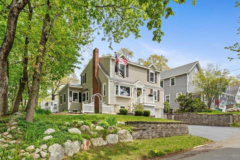 14 Church St, Westwood, Massachusetts, 4 Bedrooms Bedrooms, 7 Rooms Rooms,3.5 BathroomsBathrooms,Residential,For Sale,Church St,73519290