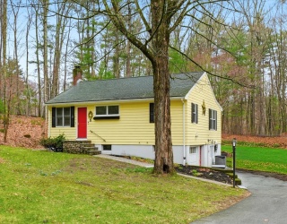 8 Searle St, Georgetown, Massachusetts, 3 Bedrooms Bedrooms, 5 Rooms Rooms,1.5 BathroomsBathrooms,Residential,For Sale,Searle St,73517911