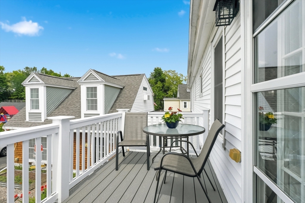 27 Haverhill Rd, Amesbury, Massachusetts, 2 Bedrooms Bedrooms, 4 Rooms Rooms,1 BathroomBathrooms,Residential,For Sale,Haverhill Rd,73530509