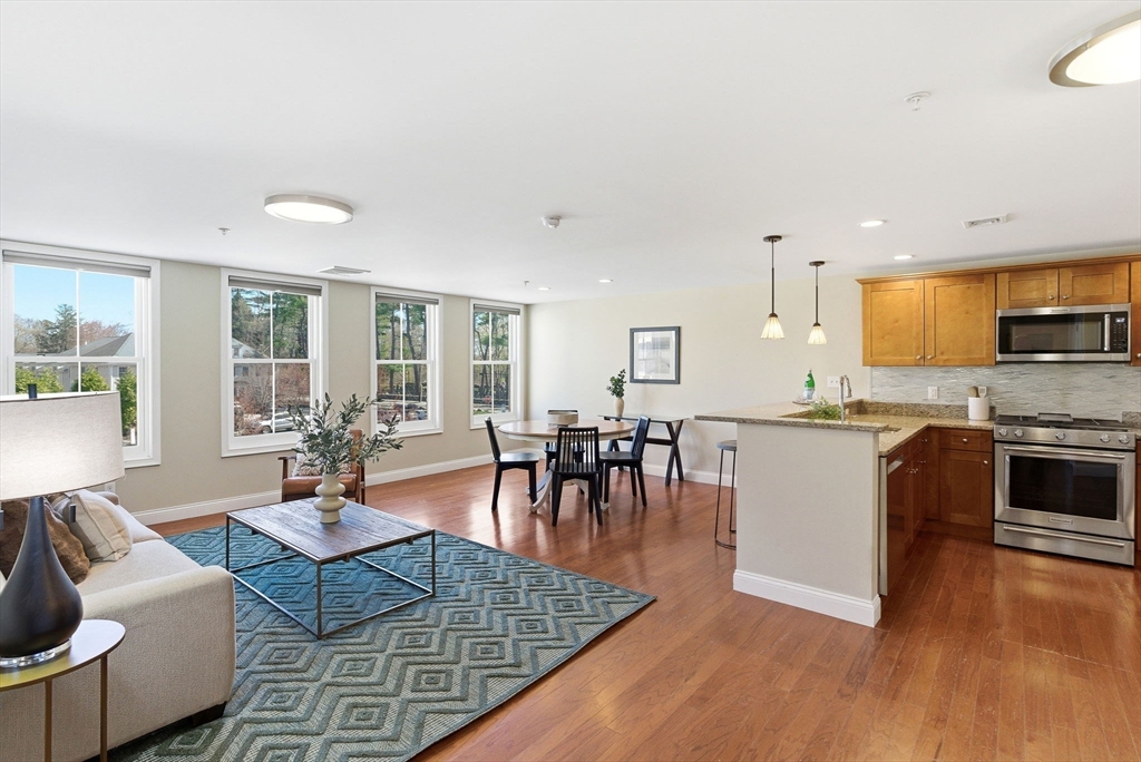 70 Great Rd, Bedford, Massachusetts, 1 Bedroom Bedrooms, 3 Rooms Rooms,1 BathroomBathrooms,Residential,For Sale,Great Rd,73505628