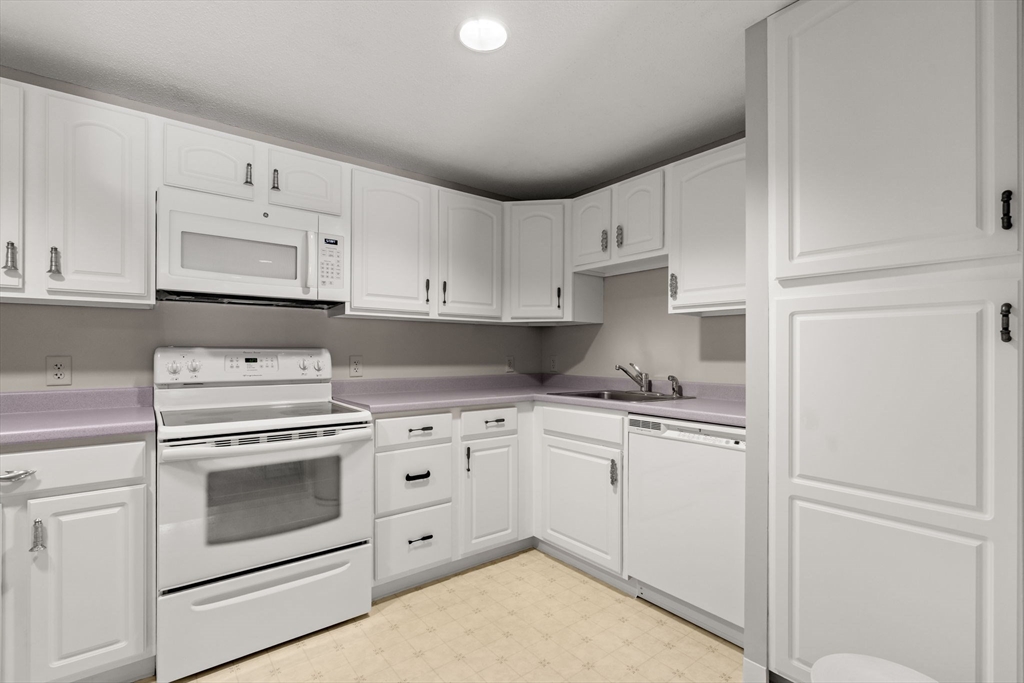 2 Ocean Ave, Gloucester, Massachusetts, 1 Bedroom Bedrooms, 3 Rooms Rooms,1 BathroomBathrooms,Residential,For Sale,Ocean Ave,73495153