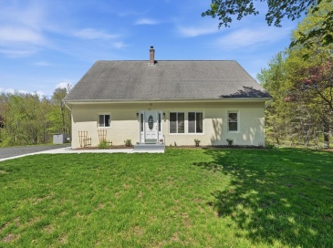 54 Taylor St, Granby, Massachusetts, 3 Bedrooms Bedrooms, 6 Rooms Rooms,2.5 BathroomsBathrooms,Residential,For Sale,Taylor St,73516992