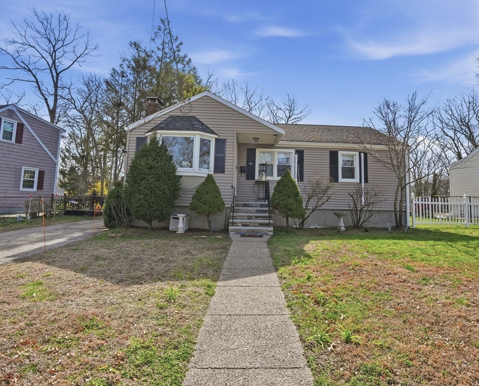 85 Russ Street, Randolph, Massachusetts, 2 Bedrooms Bedrooms, 7 Rooms Rooms,2 BathroomsBathrooms,Residential,For Sale,Russ Street,73501727