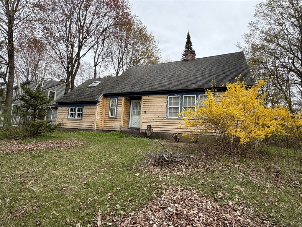 19 Upland Rd, Pittsfield, Massachusetts, 3 Bedrooms Bedrooms, 6 Rooms Rooms,1.5 BathroomsBathrooms,Residential,For Sale,Upland Rd,73511129