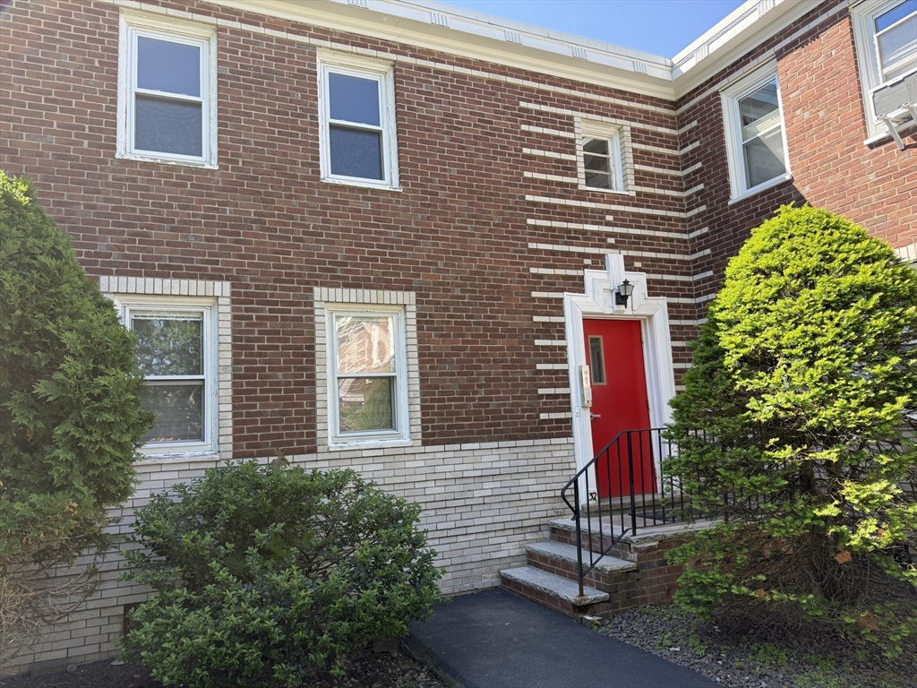 32 Newman Rd, Malden, Massachusetts, 1 Bedroom Bedrooms, 3 Rooms Rooms,1 BathroomBathrooms,Residential,For Sale,Newman Rd,73528057