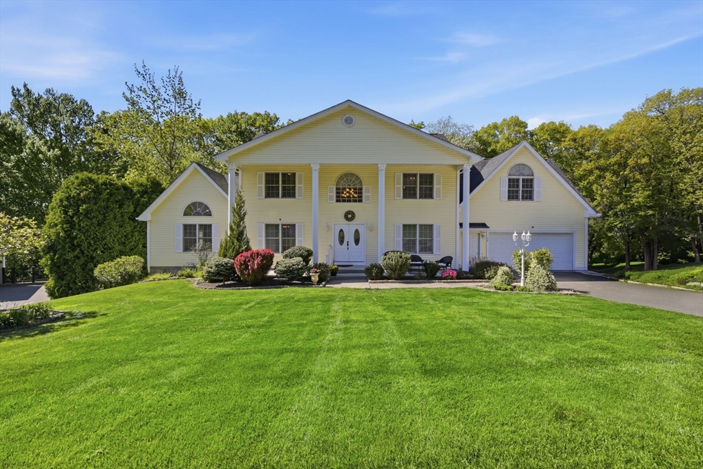24 Jeanne Marie Dr, Westfield, Massachusetts, 4 Bedrooms Bedrooms, 8 Rooms Rooms,2.5 BathroomsBathrooms,Residential,For Sale,Jeanne Marie Dr,73520133
