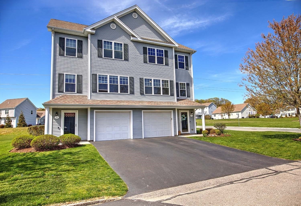 31 Streamview, Cumberland, Rhode Island, 2 Bedrooms Bedrooms, 4 Rooms Rooms,1.5 BathroomsBathrooms,Residential,For Sale,Streamview,73510633