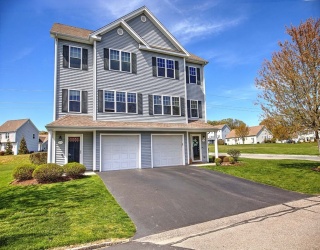 31 Streamview, Cumberland, Rhode Island, 2 Bedrooms Bedrooms, 4 Rooms Rooms,1.5 BathroomsBathrooms,Residential,For Sale,Streamview,73510633