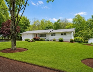 822 Whitman St, Hanson, Massachusetts, 3 Bedrooms Bedrooms, 7 Rooms Rooms,2 BathroomsBathrooms,Residential,For Sale,Whitman St,73529852