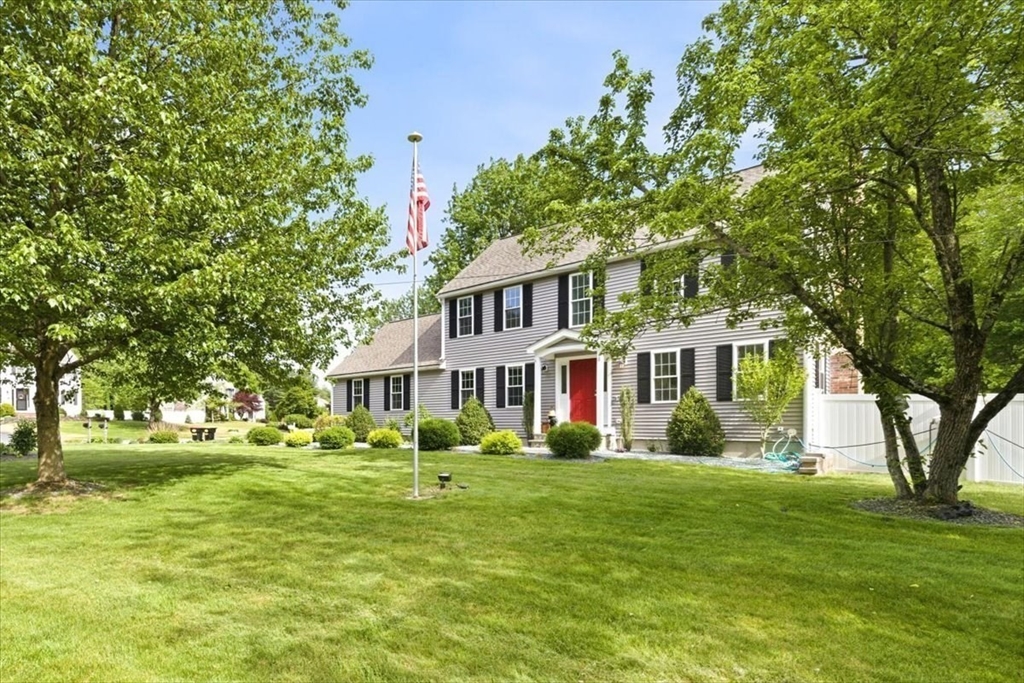 8 Eileen Road, Norton, Massachusetts, 3 Bedrooms Bedrooms, 8 Rooms Rooms,2.5 BathroomsBathrooms,Residential,For Sale,Eileen Road,73525288