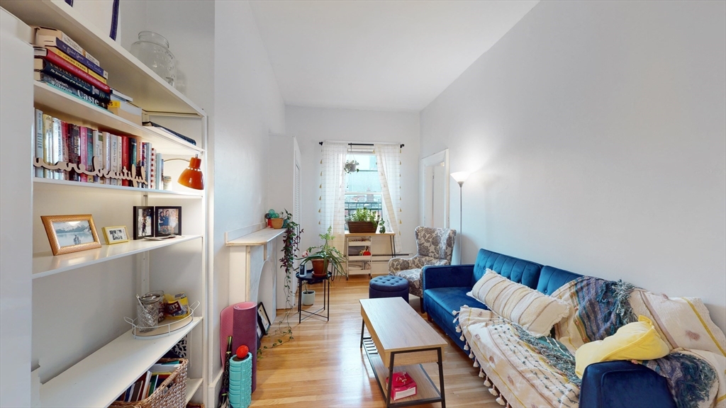 397 Beacon, Boston, Massachusetts, 1 Bedroom Bedrooms, 4 Rooms Rooms,1 BathroomBathrooms,Residential Lease,For Rent,Beacon,73536171