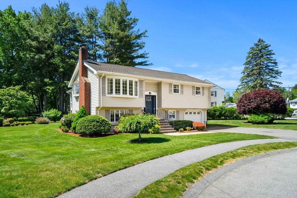 14 Belmont Rd, Burlington, Massachusetts, 3 Bedrooms Bedrooms, 8 Rooms Rooms,2 BathroomsBathrooms,Residential,For Sale,Belmont Rd,73529592