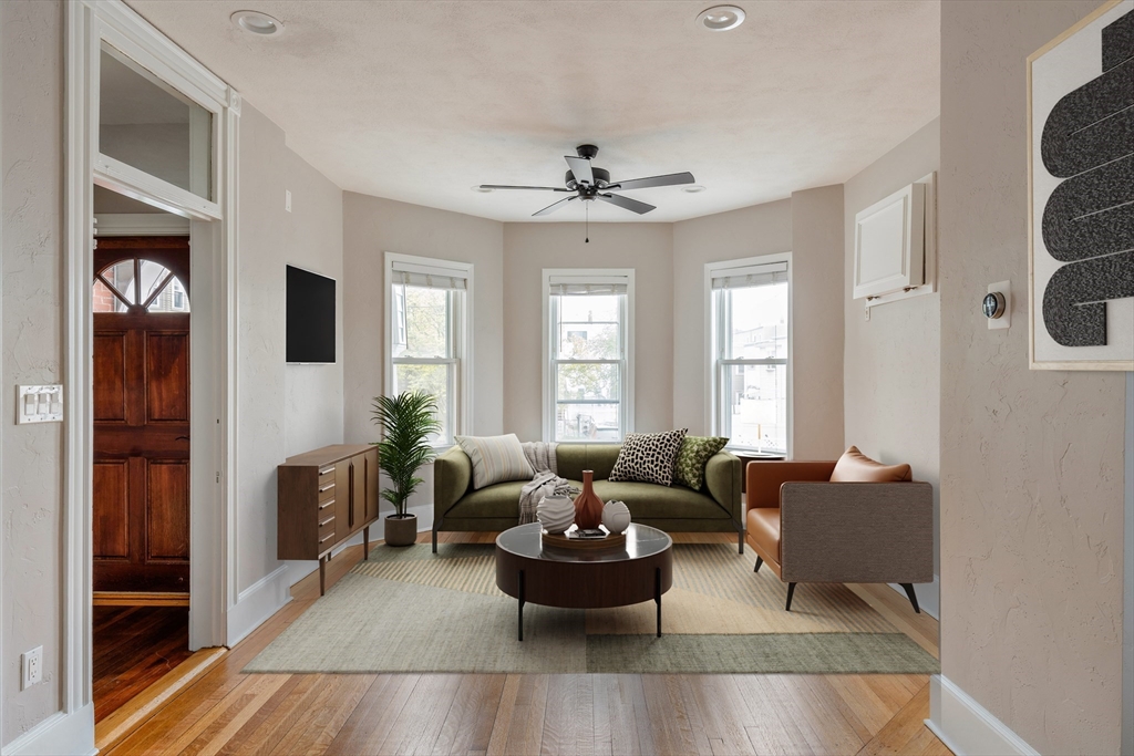 58 Homer St, Boston, Massachusetts, 2 Bedrooms Bedrooms, 5 Rooms Rooms,1 BathroomBathrooms,Residential,For Sale,Homer St,73517390