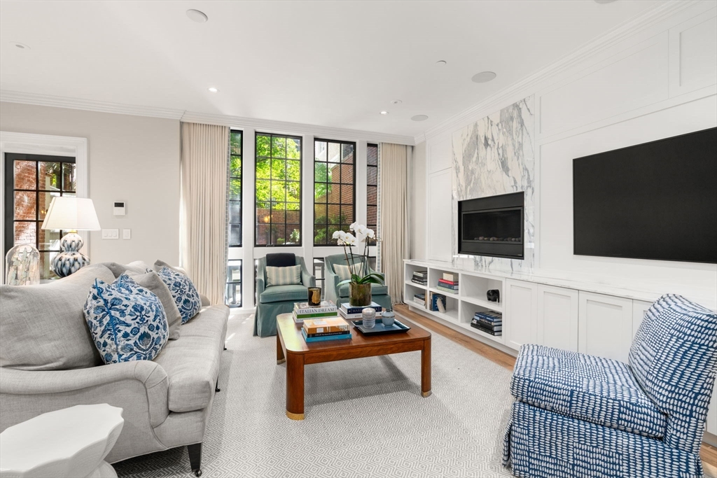 82 Mount Vernon Street, Boston, Massachusetts, 2 Bedrooms Bedrooms, 5 Rooms Rooms,2.5 BathroomsBathrooms,Residential,For Sale,Mount Vernon Street,73501038