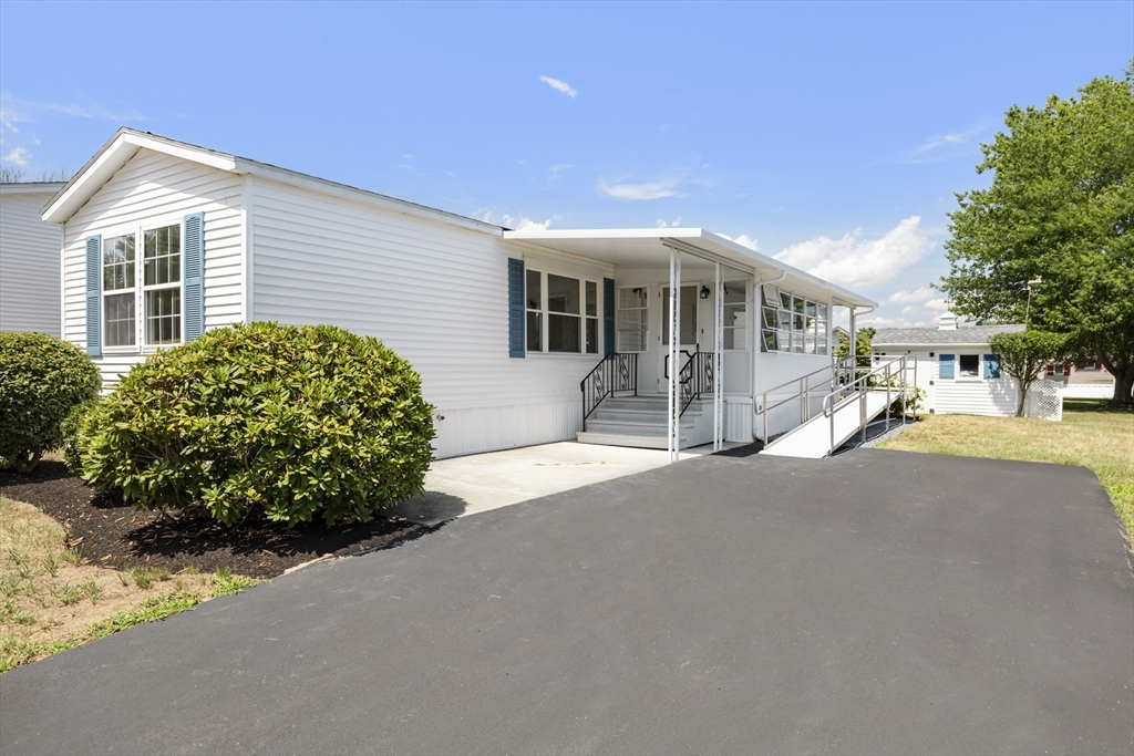 85 Amherst Ave, Taunton, Massachusetts, 2 Bedrooms Bedrooms, 5 Rooms Rooms,1 BathroomBathrooms,Residential,For Sale,Amherst Ave,73548074