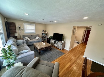 32 Madison Ave, Watertown, Massachusetts, 3 Bedrooms Bedrooms, 5 Rooms Rooms,1 BathroomBathrooms,Residential Lease,For Rent,Madison Ave,73548081
