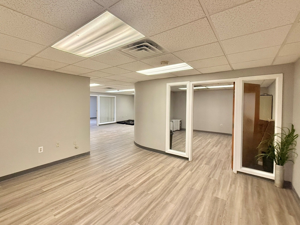 1 Elm Sq, Andover, Massachusetts, ,Commercial Sale,For Sale,Elm Sq,73548089