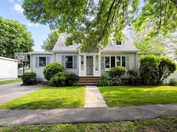 15 University Road, Arlington, Massachusetts, 3 Bedrooms Bedrooms, 8 Rooms Rooms,3.5 BathroomsBathrooms,Residential Lease,For Rent,University Road,73548101
