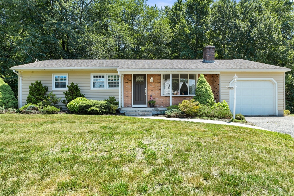195 Murphy Lane, Chicopee, Massachusetts, 2 Bedrooms Bedrooms, 7 Rooms Rooms,1.5 BathroomsBathrooms,Residential,For Sale,Murphy Lane,73548102