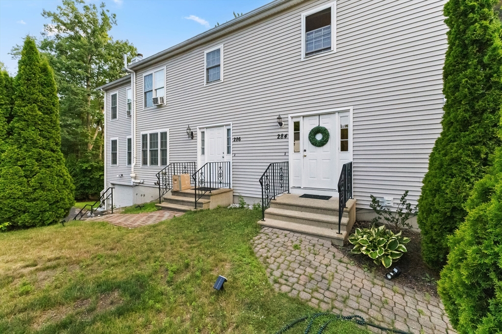 284 S Quinsigamond Ave, Shrewsbury, Massachusetts, 3 Bedrooms Bedrooms, 6 Rooms Rooms,2.5 BathroomsBathrooms,Residential Lease,For Rent,S Quinsigamond Ave,73548107