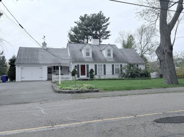 55 Warren St, Taunton, Massachusetts, 3 Bedrooms Bedrooms, 5 Rooms Rooms,1 BathroomBathrooms,Residential Lease,For Rent,Warren St,73510609