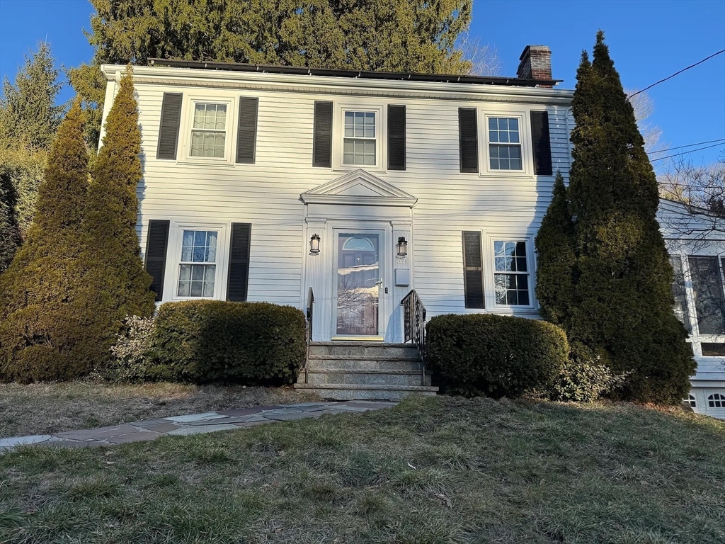 67 Bow Rd, Newton, Massachusetts, 4 Bedrooms Bedrooms, 7 Rooms Rooms,1.5 BathroomsBathrooms,Residential Lease,For Rent,Bow Rd,73544587