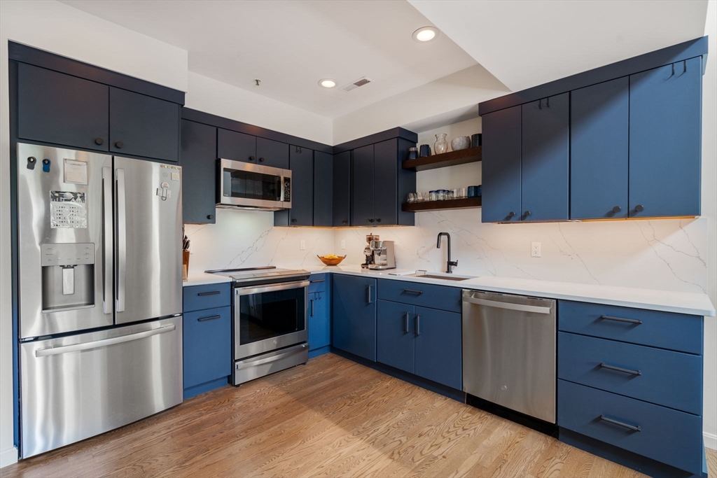 112 Highland Ave, Somerville, Massachusetts, 2 Bedrooms Bedrooms, 5 Rooms Rooms,2 BathroomsBathrooms,Residential Lease,For Rent,Highland Ave,73548098