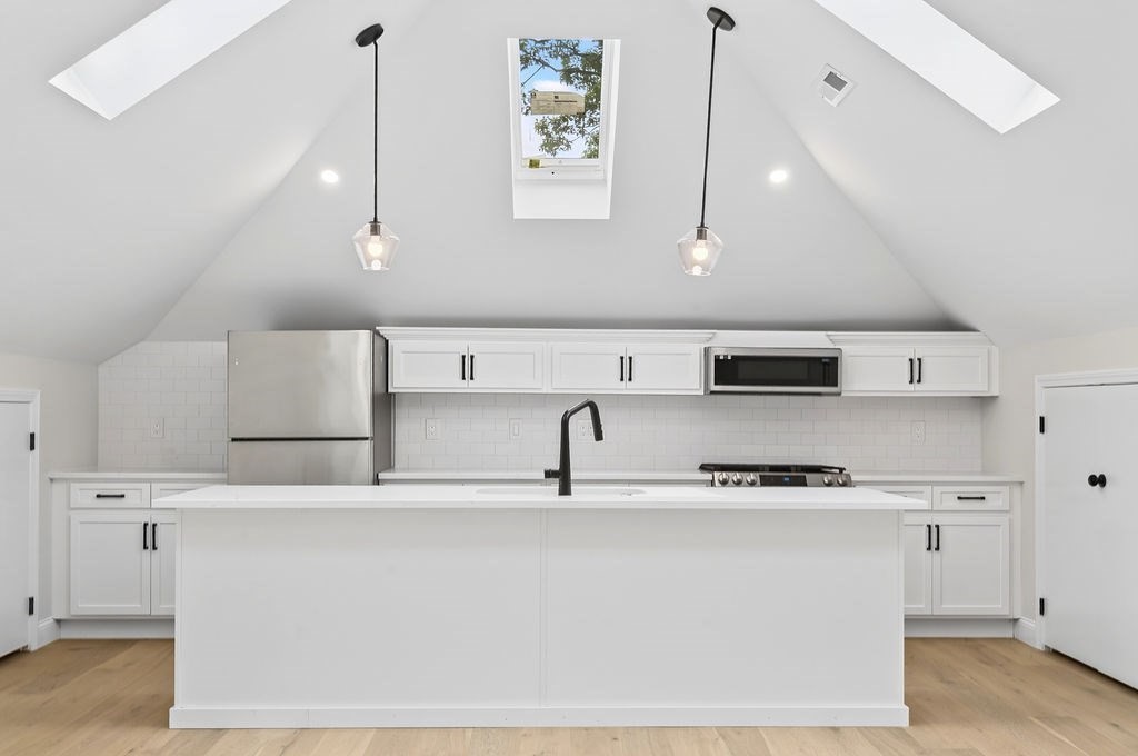 57 Nottinghill Road, Boston, Massachusetts, 4 Bedrooms Bedrooms, 8 Rooms Rooms,3 BathroomsBathrooms,Residential Lease,For Rent,Nottinghill Road,73548126