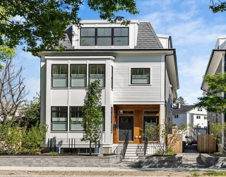 327 Alewife Brook Pkwy, Somerville, Massachusetts, 4 Bedrooms Bedrooms, 9 Rooms Rooms,3.5 BathroomsBathrooms,Residential,For Sale,Alewife Brook Pkwy,73548128