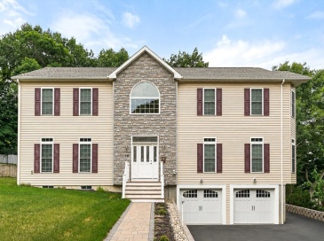 18 Grant Road, Winchester, Massachusetts, 4 Bedrooms Bedrooms, 9 Rooms Rooms,2.5 BathroomsBathrooms,Residential Lease,For Rent,Grant Road,73548131