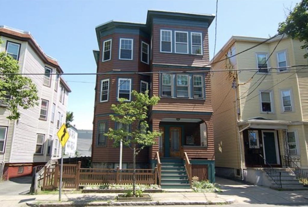 296 Columbia St, Cambridge, Massachusetts, 3 Bedrooms Bedrooms, 6 Rooms Rooms,1 BathroomBathrooms,Residential Lease,For Rent,Columbia St,73548178