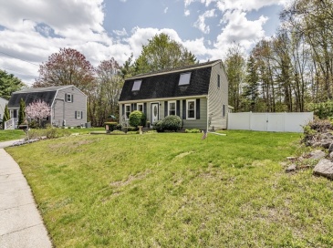 8 Portsmouth Rd, Amesbury, Massachusetts, 3 Bedrooms Bedrooms, 6 Rooms Rooms,2 BathroomsBathrooms,Residential,For Sale,Portsmouth Rd,73519442