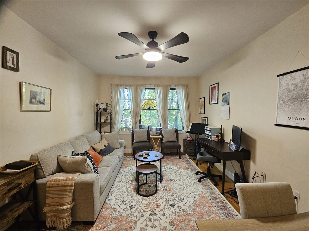 1999 Commonwealth Ave, Boston, Massachusetts, 1 Bedroom Bedrooms, 4 Rooms Rooms,1 BathroomBathrooms,Residential Lease,For Rent,Commonwealth Ave,73548017