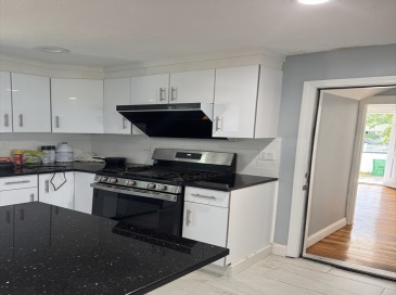 415 Parker St, Newton, Massachusetts, 3 Bedrooms Bedrooms, 4 Rooms Rooms,1.5 BathroomsBathrooms,Residential Lease,For Rent,Parker St,73548031