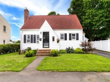 33 Sunnyside Park, Saugus, Massachusetts, 3 Bedrooms Bedrooms, 8 Rooms Rooms,2 BathroomsBathrooms,Residential,For Sale,Sunnyside Park,73548177