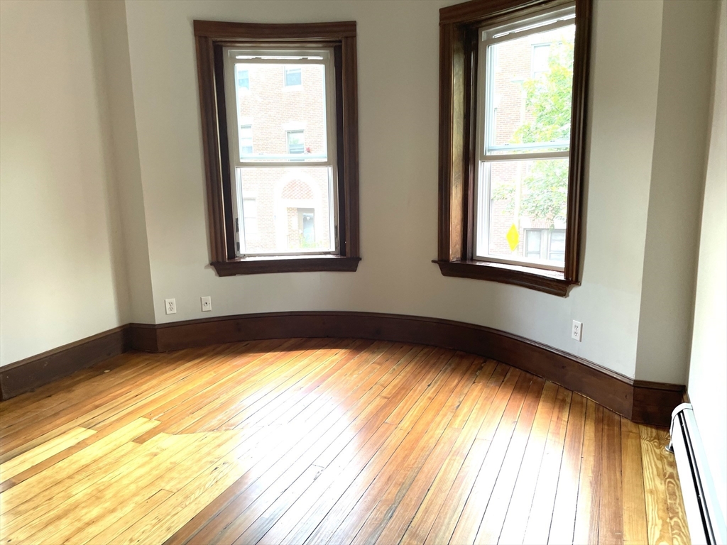 28 Montebello Rd, Boston, Massachusetts, 3 Bedrooms Bedrooms, 8 Rooms Rooms,1 BathroomBathrooms,Residential Lease,For Rent,Montebello Rd,73548237