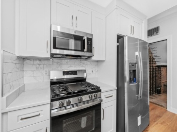 1 Warren St, Boston, Massachusetts, 2 Bedrooms Bedrooms, 5 Rooms Rooms,2.5 BathroomsBathrooms,Residential Lease,For Rent,Warren St,73548244
